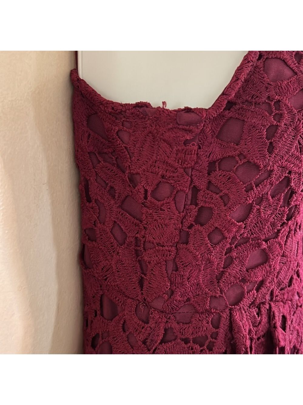 ASTR the Label cranberry lace spaghetti strap tea length dress size S - Picture 11 of 14